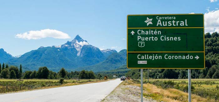 Cartel en la Carretera Austral dirección Chaiten