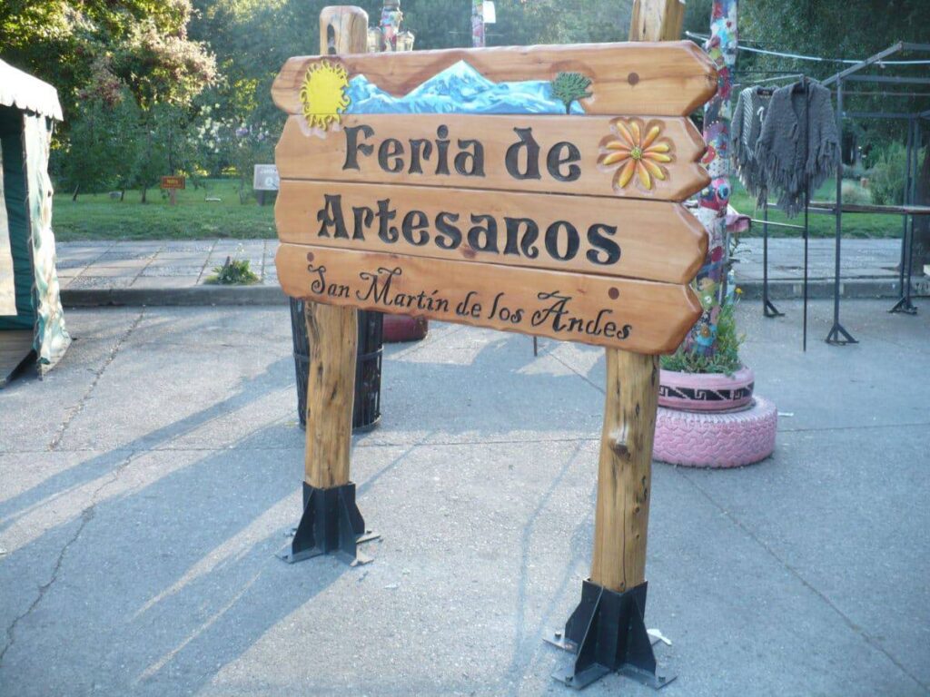 3. Plaza San Martín y Feria de Artesanos