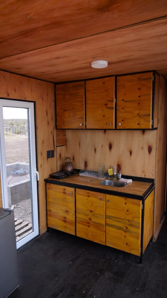 Interior del Container Alojamiento en Camarones