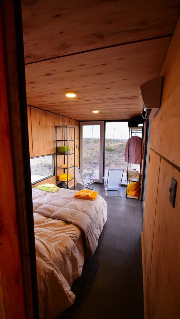 Interior del Container Alojamiento en Camarones