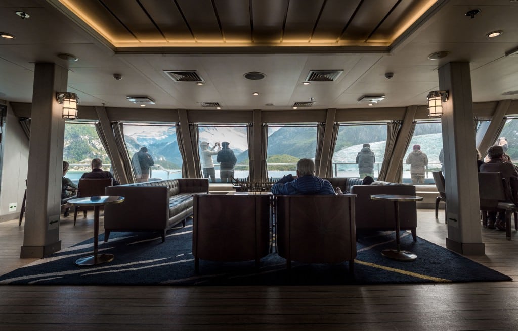 Sala de estar en el Crucero Australis
