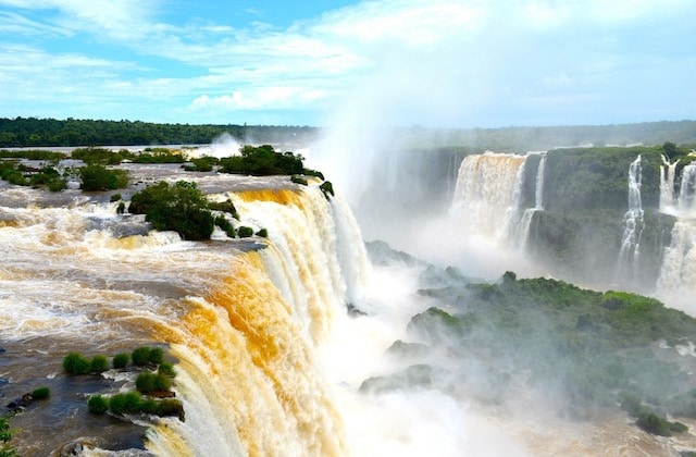 Vista de las Cataratas del Iguazú, una maravilla natural de Argentina
