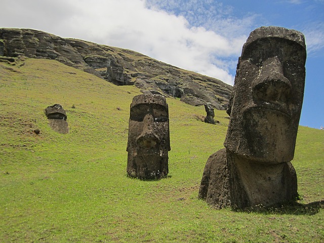 Estatuas Moai – Fuente: Pixabay