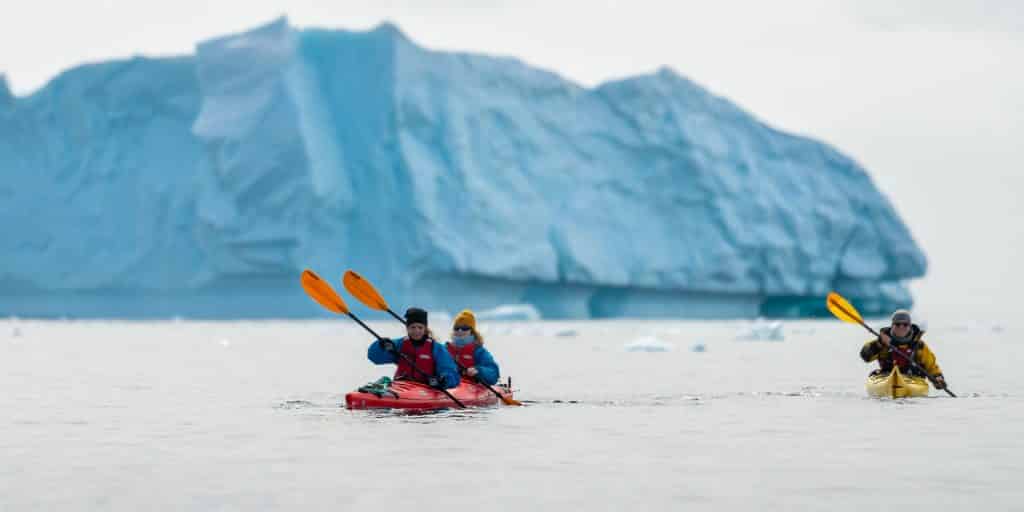 Kayaks en la Antartida (Operador Hurtigruten)