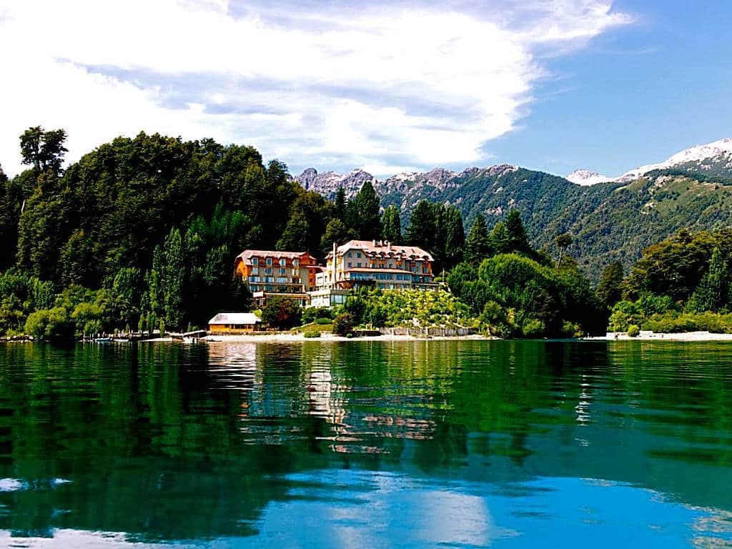 2 Correntoso Lake & River Hotel