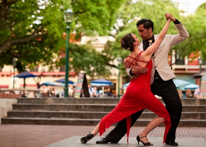 Toma una clase de tango - Las mejores cosas turísticas que hacer en Buenos Aires