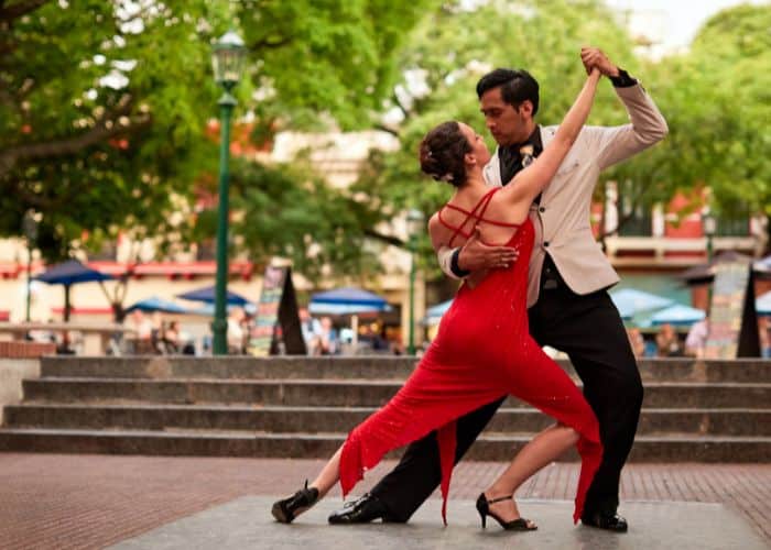 Tango dancers performing in Buenos Aires